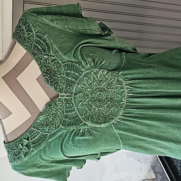 One World green top size small - Picture 2 of 5